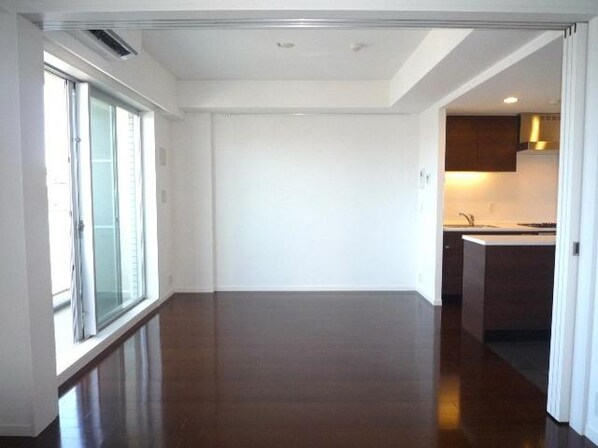 ラグゼガーデン松原の物件内観写真